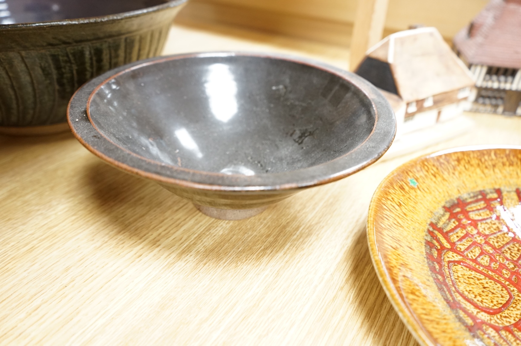 A Poole pottery Aegean dish, together with a selection of Studio pottery bowls, dishes, jugs etc and a Donoghue / Rye cottage model, Poole dish 20cm diameter (14)